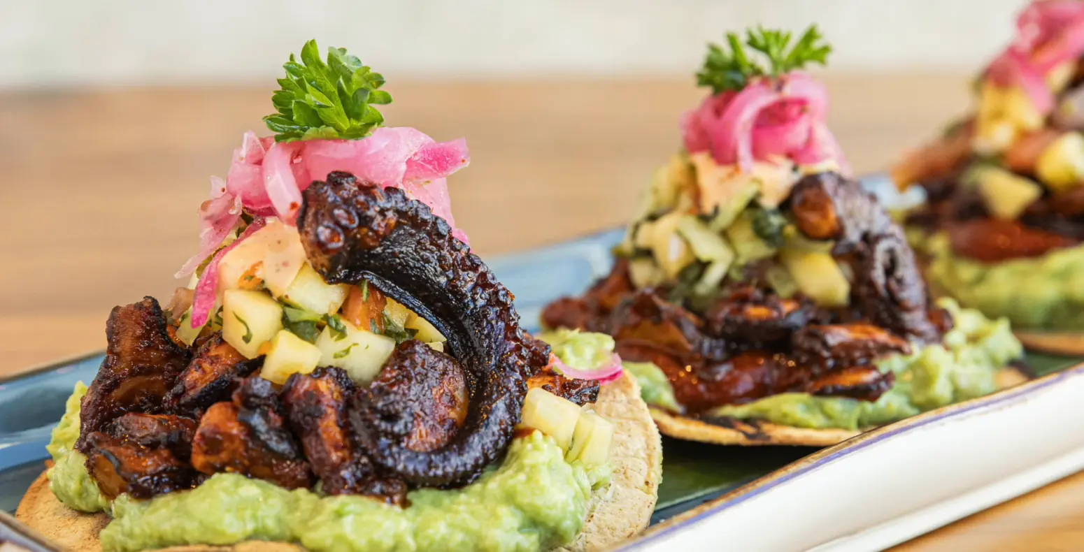 Tostaditas de pulpo with mango pico